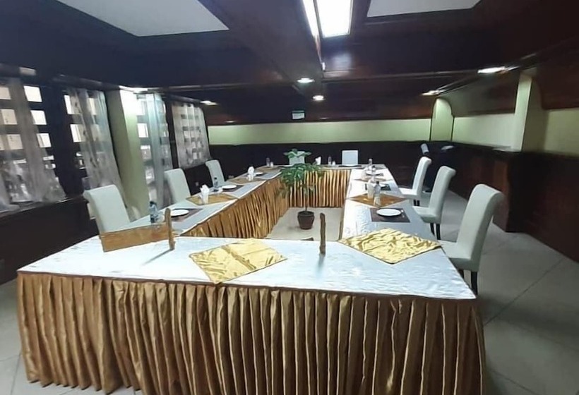 هتل Vienna Woods Holiday Inn Limited