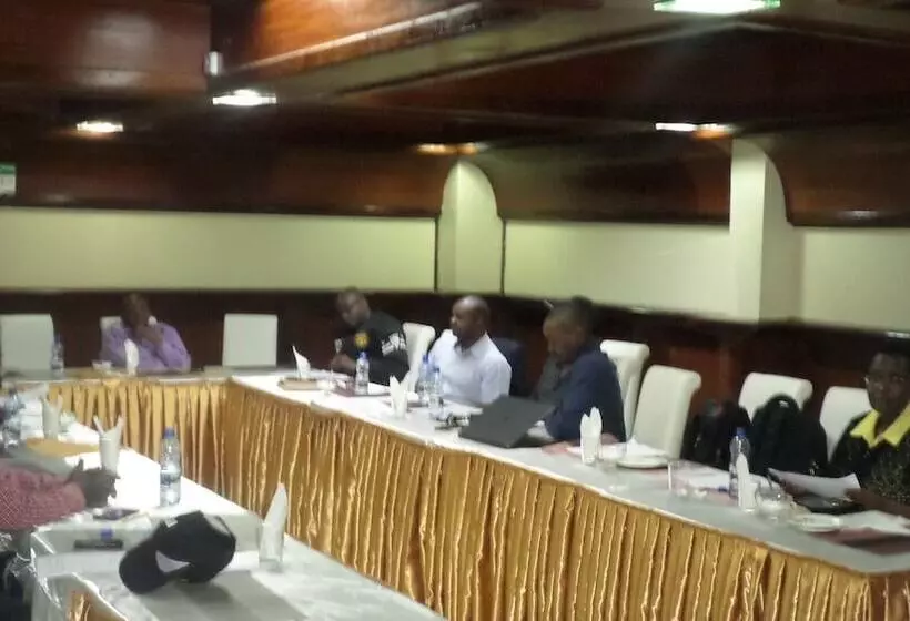 هتل Vienna Woods Holiday Inn Limited