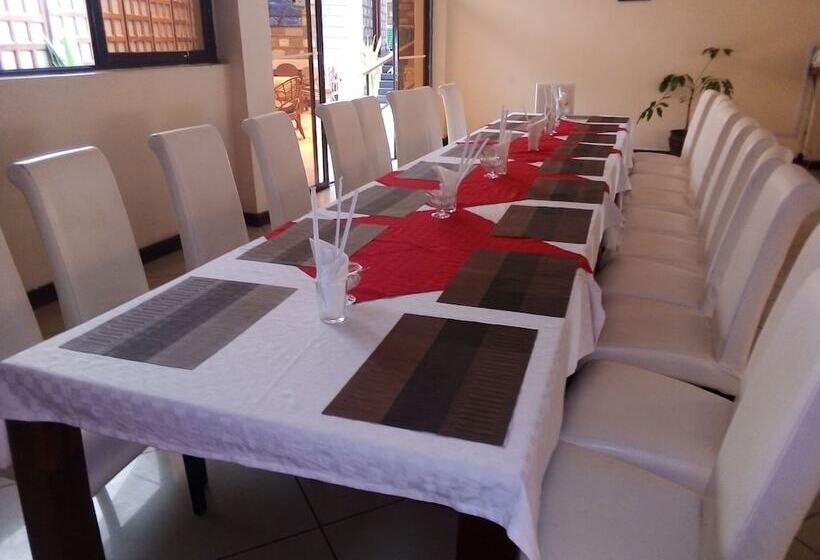 هتل Vienna Woods Holiday Inn Limited