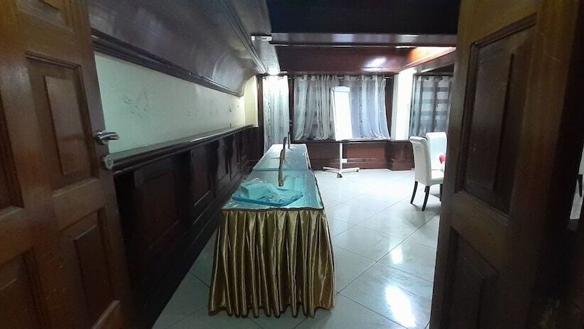 هتل Vienna Woods Holiday Inn Limited