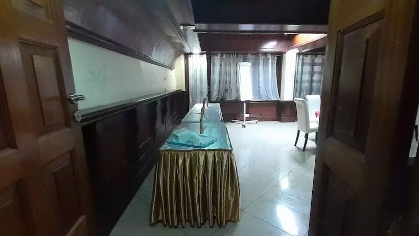 هتل Vienna Woods Holiday Inn Limited