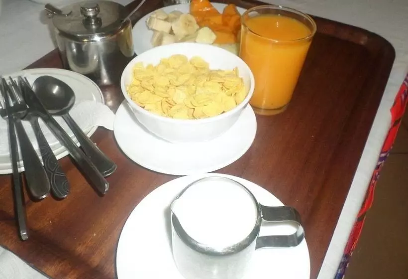 هتل Vienna Woods Holiday Inn Limited