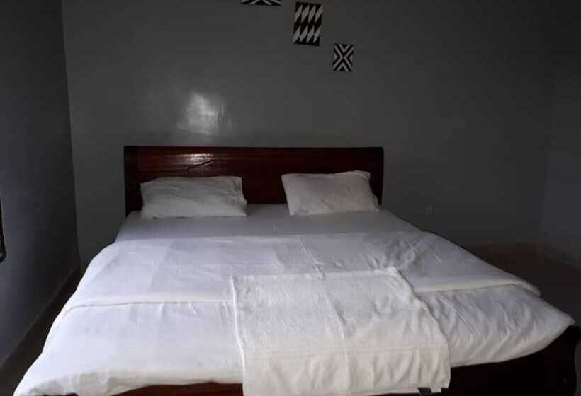 Pensió Airport Hill Guest House