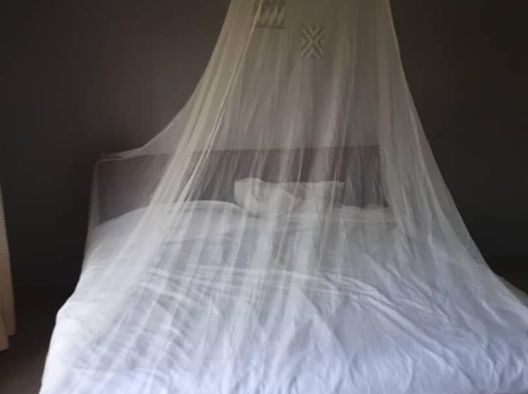 Pensió Airport Hill Guest House