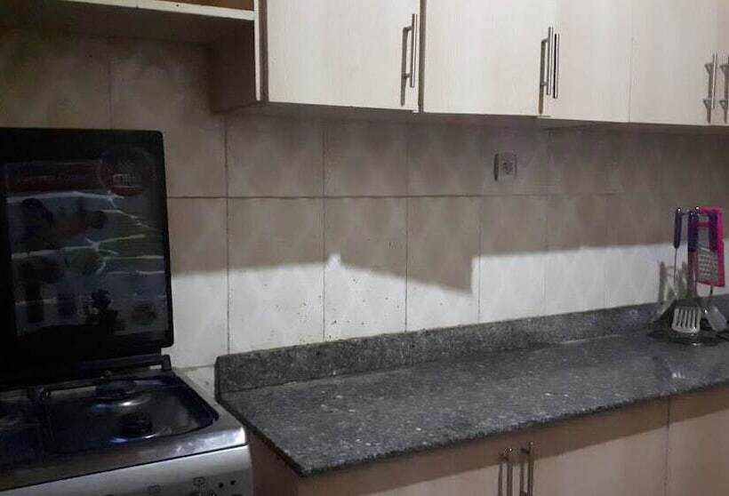 Pensió Airport Hill Guest House