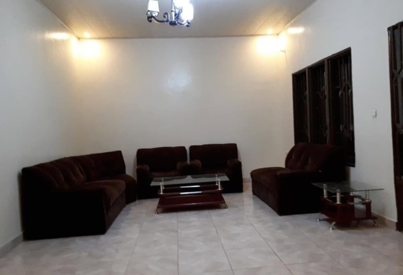 Pensió Airport Hill Guest House