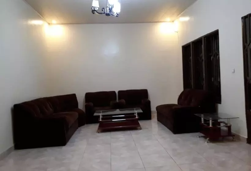 ペンション Airport Hill Guest House