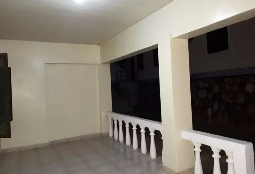 ペンション Airport Hill Guest House