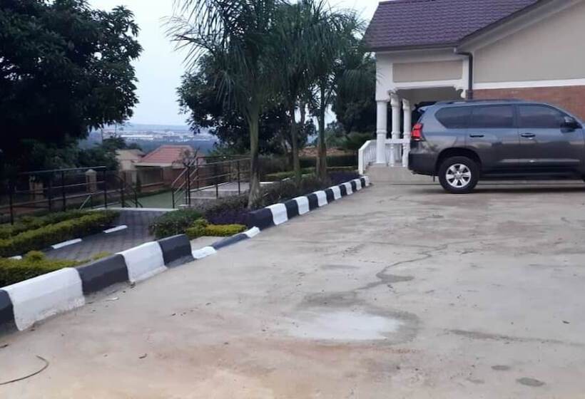 Pensió Airport Hill Guest House