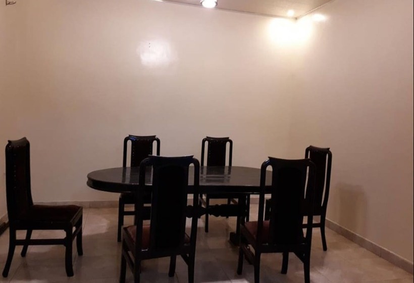 Pensió Airport Hill Guest House