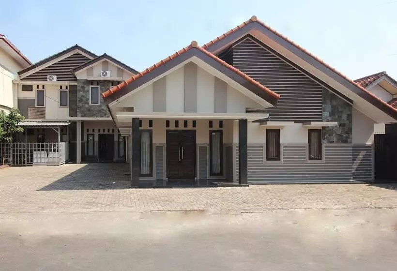 هاستل Wisma Ray Syariah By Oyo Rooms