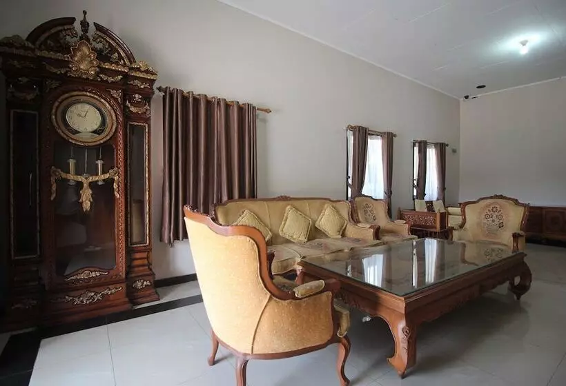 هاستل Wisma Ray Syariah By Oyo Rooms