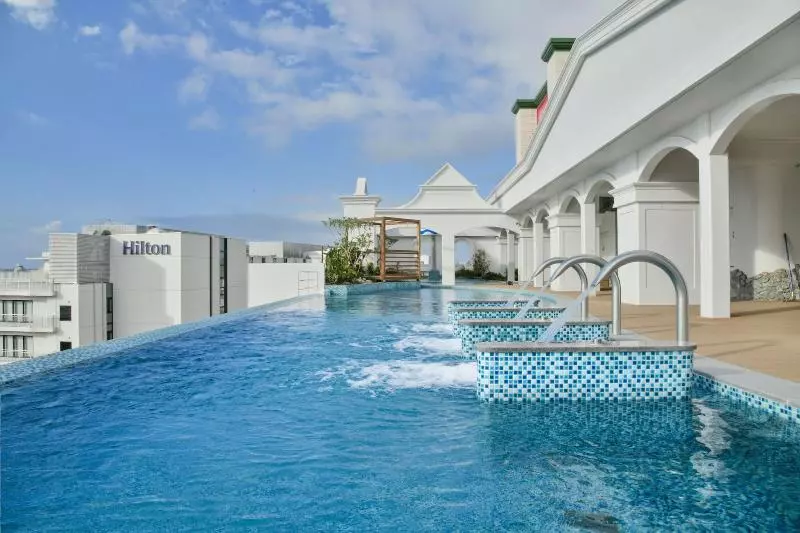هتل Lequ Okinawa Chatan Spa & Resort