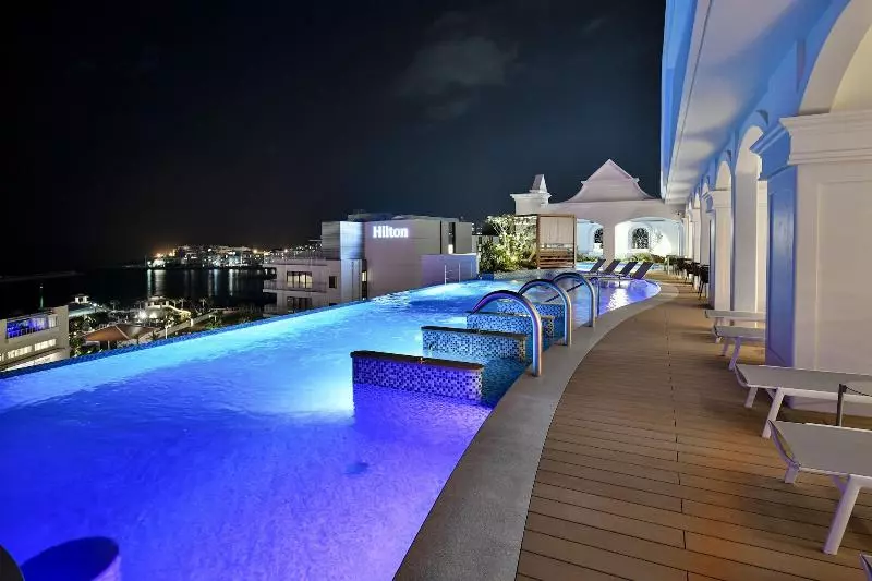 هتل Lequ Okinawa Chatan Spa & Resort