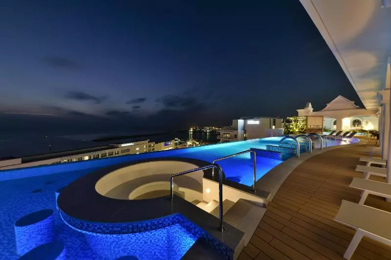 هتل Lequ Okinawa Chatan Spa & Resort