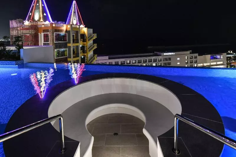 هتل Lequ Okinawa Chatan Spa & Resort