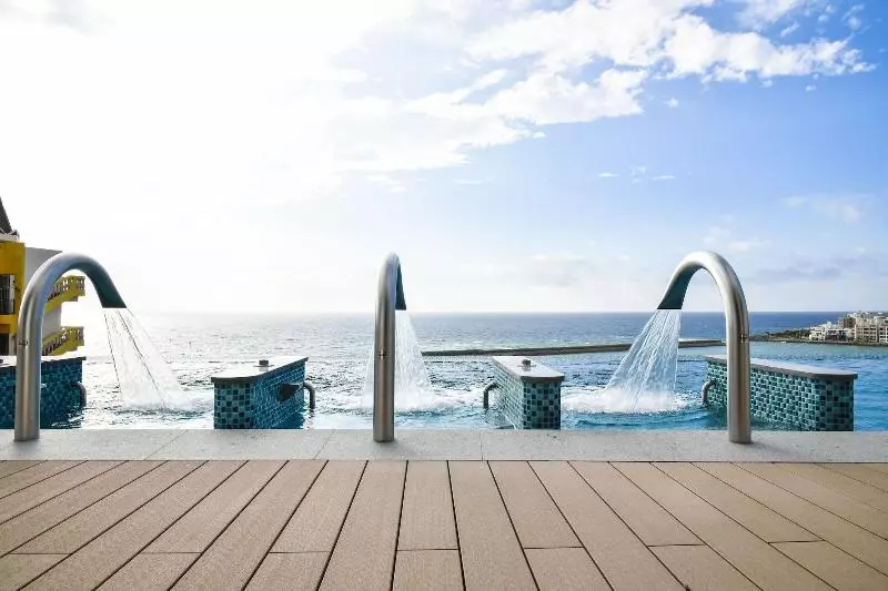 هتل Lequ Okinawa Chatan Spa & Resort