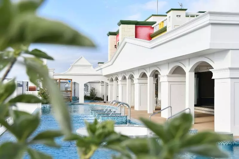 هتل Lequ Okinawa Chatan Spa & Resort