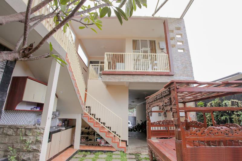 Hotel Reddoorz At Villa Akbar 3