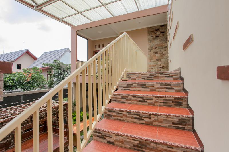 Hotel Reddoorz At Villa Akbar 3