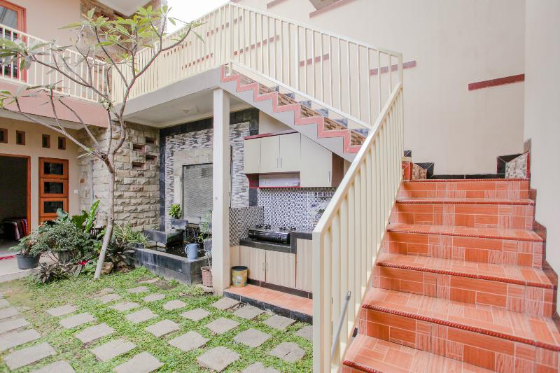 Hotel Reddoorz At Villa Akbar 3