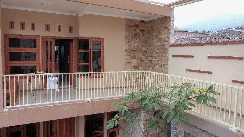 Hotel Reddoorz At Villa Akbar 3