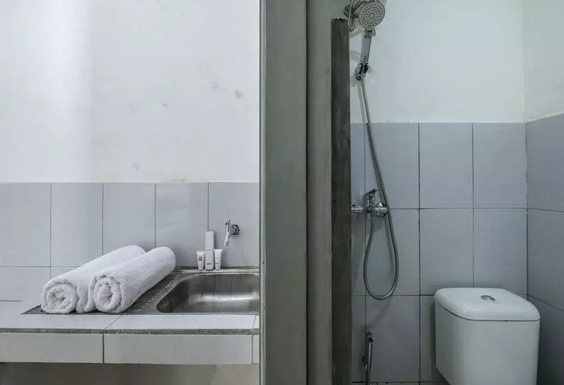 Hotelli Wisma Fisio By Oyo Rooms