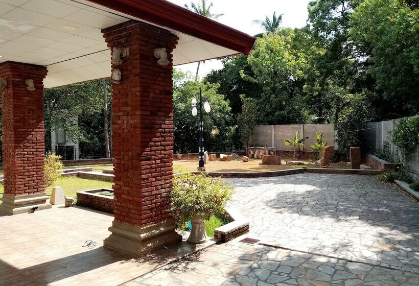 بنسيون The Crown Hotel Dambulla