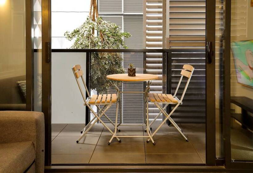 Flinders Street Apartments