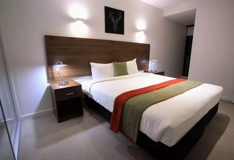 Flinders Street Apartments