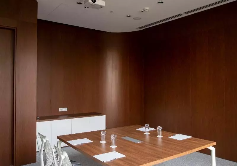 هتل Hilton Garden Inn Tbilisi Chavchavadze