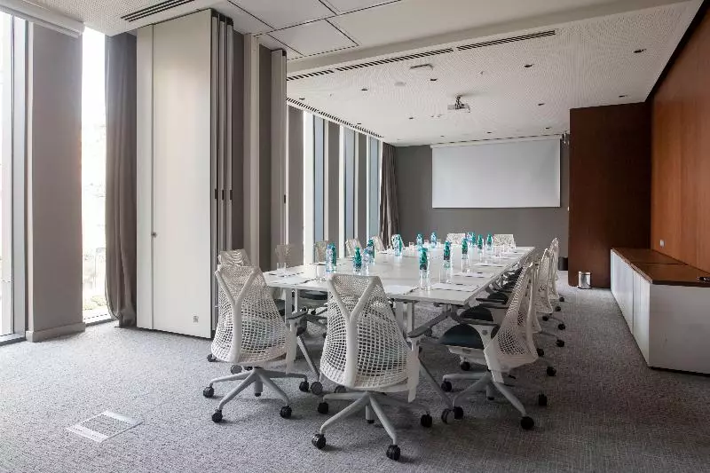 هتل Hilton Garden Inn Tbilisi Chavchavadze