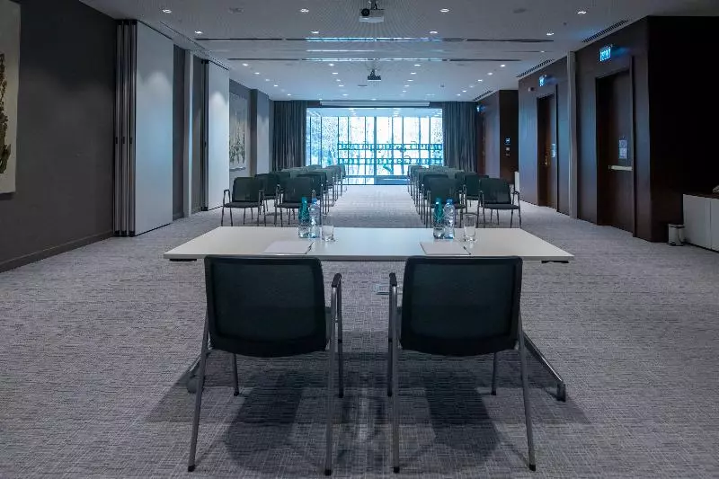 هتل Hilton Garden Inn Tbilisi Chavchavadze