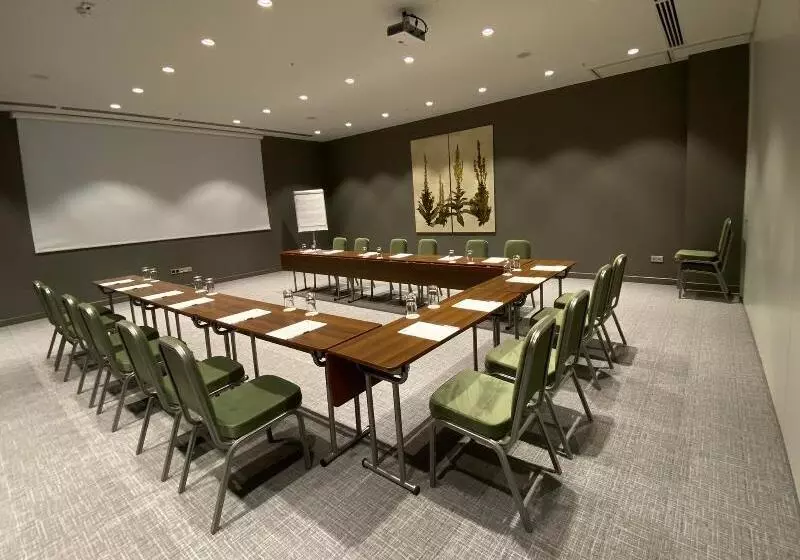 هتل Hilton Garden Inn Tbilisi Chavchavadze