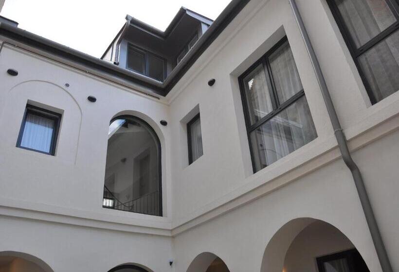 بنسيون Centrál Vendégház Székesfehérvár