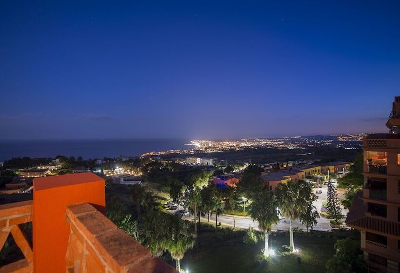 Penthouse M Reserva Del Higueron 3 Bedrooms. Transfer To The Beach And Train Station. Jacuzzi. Wifi