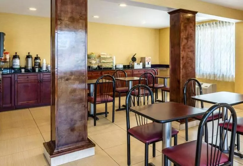 酒店 Fairbridge Inn Express