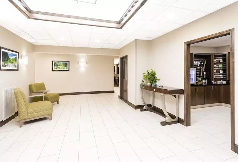 Отель Holiday Inn Express Princeton/i 77, An Ihg