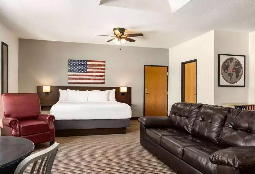 호텔 Ramada By Wyndham Richland Center