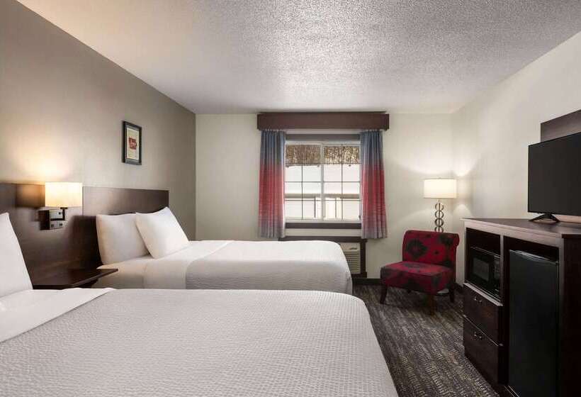 בית מלון כפרי Ramada By Wyndham Richland Center