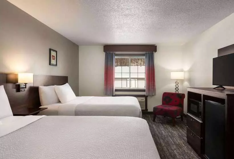 호텔 Ramada By Wyndham Richland Center