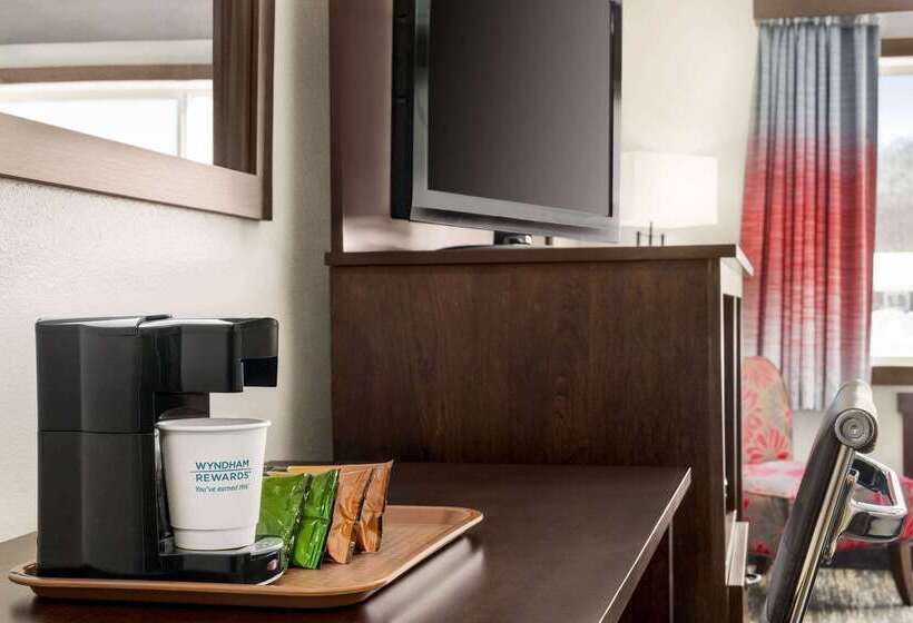 בית מלון כפרי Ramada By Wyndham Richland Center