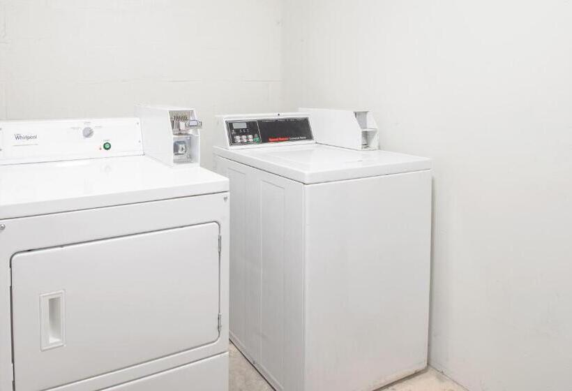 ホテル Skylight Inn Willoughby Cleveland Mentor