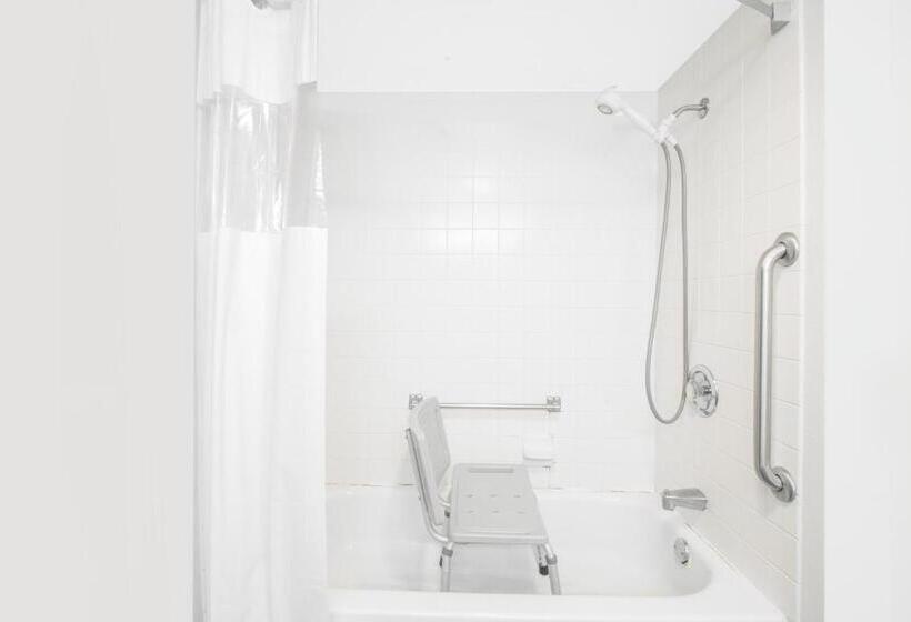 ホテル Skylight Inn Willoughby Cleveland Mentor