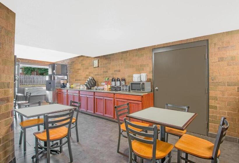 ホテル Skylight Inn Willoughby Cleveland Mentor