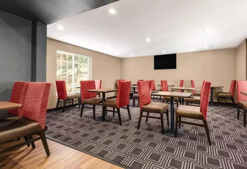 Отель Towneplace Suites By Marriott Denver West Federal Center