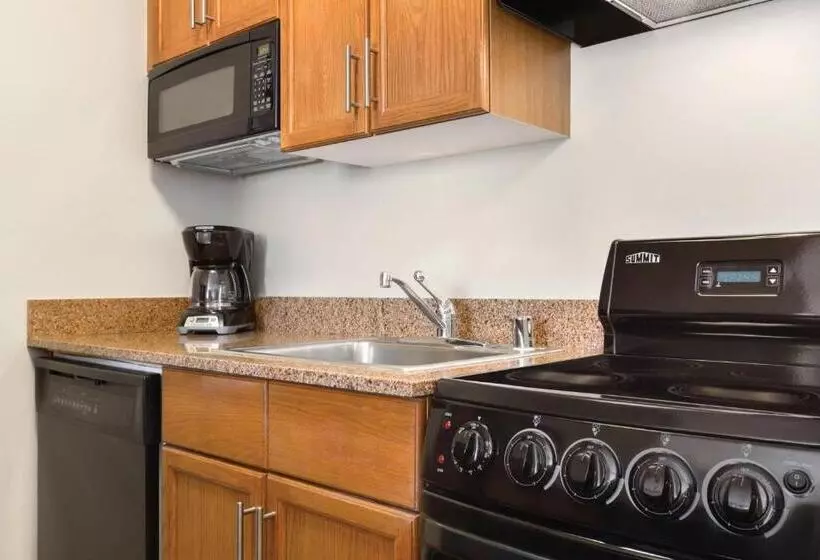 Отель Towneplace Suites By Marriott Denver West Federal Center