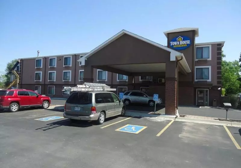 Townhouse Extended Stay Hotel Downtown