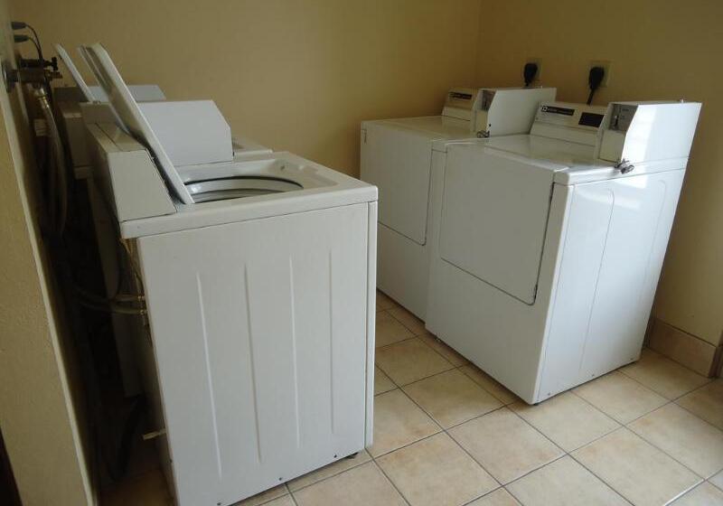 Townhouse Extended Stay Hotel Downtown