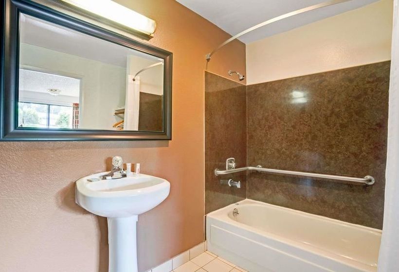 בית מלון כפרי Travelodge Sea Tac Airport North